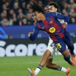 Barcelona oslavuje druhý gól Koundeho.