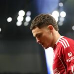 LONDÝN, ANGLICKO – 20. DECEMBRA: (VYCHÁDZA SLNKO, VONKA SLNKO) Florian Wirtz z Liverpoolu sa prizerá počas zápasu Premier League medzi Tottenhamom Hotspur a Liverpoolom na štadióne Tottenham Hotspur 20. decembra 2025 v Londýne v Anglicku. (Foto Liverpool FC/Liverpool FC cez Getty Images)