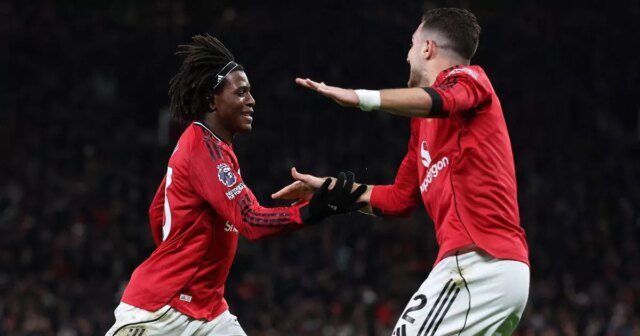 Patrick Dorgu oslavuje svoj gól proti Newcastlu