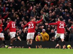 Hodnotenie hráčov Man Utd vs Newcastle: Tri 8/10 sú kľúčové pre tesné víťazstvo MANCHESTER, ANGLICKO – 26. DECEMBRA: Patrick Dorgu z Manchestru United (2. L) oslavuje so spoluhráčmi (LR) Diogom Dalotom, Lukeom Shawom, Manuelom Ugartem a Aydenom Heavenom po strelení prvého gólu svojho tímu počas zápasu Premier League medzi Manchestrom United a Newcastlom United na Old Trafford 2. decembra 256 v Anglicku. (Foto: Carl Recine/Getty Images)