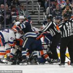 V nedeľňajšom zápase New York Islanders a Columbusu Blue Jackets vypukla masívna bitka