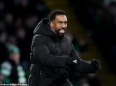 Honba za titulom je v plnom prúde, hovorí šéf Celticu Wilfried Nancy po tom, čo ho neskoré góly dostali do chodu Tréner Celticu Wilfried Nancy oslavuje ich prvý gól pri víťazstve 3:1 proti Aberdeenu