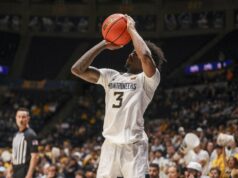 Honor Huff cvičí 8 trojok, keď Západná Virgínia odpáli Little Rock Basketbal NCAA: Coppin State v Západnej Virgínii