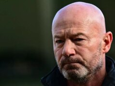 Hororové Vianoce Alana Shearera zanechali ikonu Newcastlu v nemocnici s brutálnym zranením Alan Shearer sa pozerá