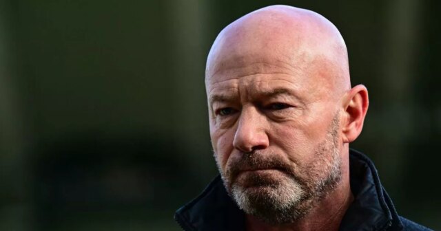 Alan Shearer sa pozerá