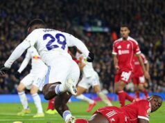 Howard Webb obhajuje kontroverzné rozhodnutie VAR po penaltovom výpare Liverpoolu Ibrahima Konate fauluje Wilfrieda Gnonta