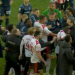 Hra majstrovstiev končí hromadnou bitkou, keď Franka Lamparda prenasledujú zúriví hráči | Futbal | Šport