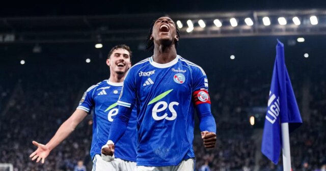 Hráč Chelsea prerušil mlčanie po suspendácii za kontroverzné komentáre Emanuel Emegha oslavuje