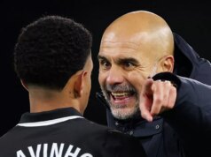„Hráči ma nerešpektujú!“ Poznámka Pepa Guardiolu z Man City po šialenstve 5:4 Pep Guardiola hovorí so Savinhom