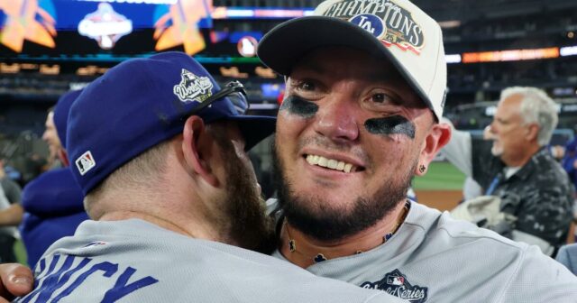 Hrdina Svetovej série 2025 Miguel Rojas súhlasí s návratom do Hrdina Svetovej série 2025 Miguel Rojas súhlasí s návratom do Dodgers