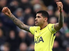 Hrdina Tottenhamu Cristian Romero nemôže nereagovať na „hanebný“ výbuch Ria Ferdinanda Cristian Romero oslavuje pre Spurs.