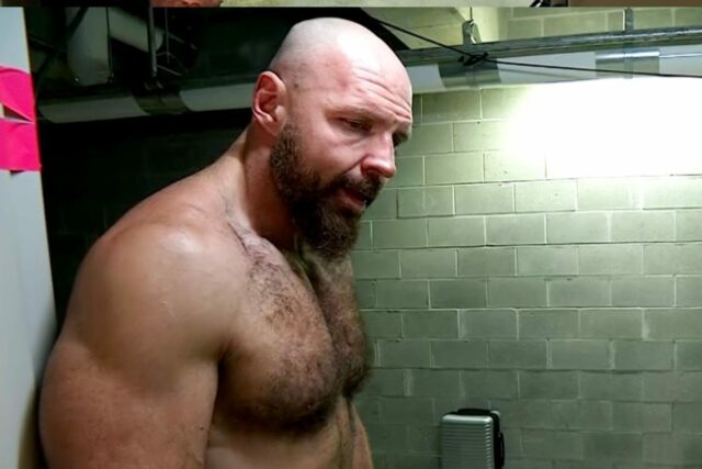 Hviezda AEW uverejňuje záhadnú správu po tom, čo utrpela veľkú prekážku proti Jonovi Moxleymu
