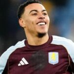 Hviezda Aston Villy sa musí stať hlavným Luisom Suarezom, aby vyhrala titul v Premier League, hovorí Carragher