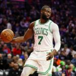 Hviezda Boston Celtics Jaylen Brown sa opäť stala virálnou, po trápnom prešľape na vlasovej línii