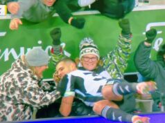 Hviezda Newcastlu skočí do davu a zvisle objíme postihnutého fanúšika, aby oslávila gól Guimarães sa na oslavu ponoril do davu