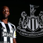 Yoane Wissa s 55 miliónmi libier sa konečne blíži k svojmu debutu po zranení kolena