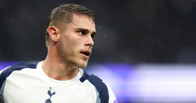 Micky van de Ven si vybral dvoch rivalov z Liverpoolu na špeciálne ocenenie