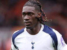 Hviezda Tottenhamu Yves Bissouma bola vyšetrovaná, keď opäť „nafilmoval, ako vdychuje smiechový plyn“ Hviezda Tottenhamu Yves Bissouma bola vyšetrovaná, keď opäť „nafilmoval, ako vdychuje smiechový plyn“