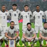 Brankár Anglicka Jordan Pickford, obranca Anglicka Reece James, obranca Anglicka Ezri Konsa, útočník Anglicka Harry Kane, stredopoliar Anglicka Nico O'Riley, obranca Anglicka John Stones, stredopoliar Anglicka Declan Rice, útočník Anglicka Marcus Rashford, útočník Anglicka Jarrod Bowen picture, útočník Anglicka Sa Bukse za tím Morgana Rogera a anglický útočník Morgana Roger picture pred kvalifikačným zápasom skupiny K majstrovstiev sveta vo futbale mužov 2026 medzi Anglickom a Srbskom na štadióne Wembley v Londýne 13. novembra 2025.