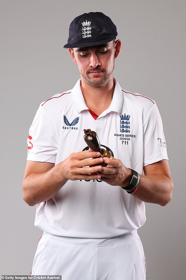 INSANE výplata, ktorú dostal fanúšik kriketu za stávkovanie na hviezdu Anglický rýchly nadhadzovač Josh Tongue (na obrázku) pomohol rodinnému priateľovi Timovi Piperovi vyhrať 100 000 dolárov