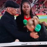 Laura Woods sa zrútila na Iana Wrighta naživo