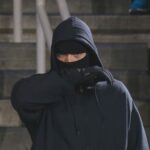 Identita tajomného maskovaného muža konečne odhalená na WWE RAW ako nový člen The Vision