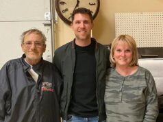 Ikona NASCAR Denny Hamlin prerušil ticho po otcovej tragickej smrti pri požiari domu Legenda NASCAR Denny Hamlin sa vyjadril k smrti svojho otca (vľavo) pri požiari domu