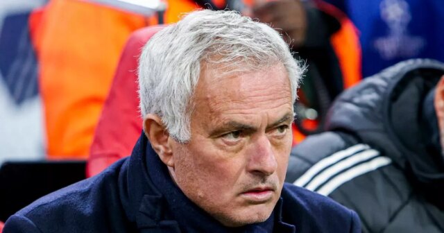 Ikonický úspech Joseho Mourinha sa pravdepodobne nezopakuje, ako to obviňuje Nuno Valente z FC Porto objíma svojho manažéra Josého Dos Santosa Mourinha