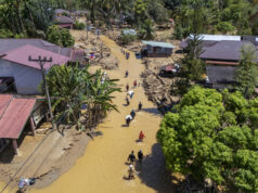 Indonézske dediny sploštené katastrofálnymi záplavami | Povodne Indonézske dediny sploštené katastrofálnymi záplavami | Povodne