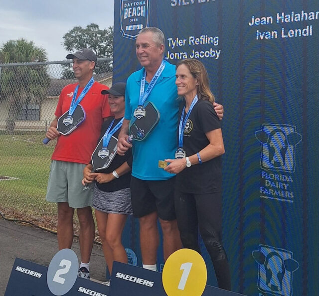 Ivan Lendl a partner zo zmiešanej štvorhry Jean Halahan získali ďalší zlatý štvrtok na Daytona Beach Open v Holly Hill.