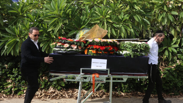 Izrael sa lúči s thajským zajatcom predtým, ako sa jeho Izrael sa lúči s thajským zajatcom predtým, ako sa jeho pozostatky vrátia domov | Hamas