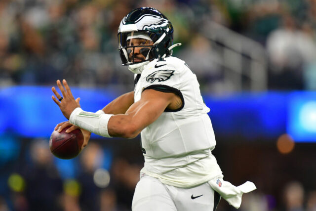 Jalen Hurts uvedený ako hlavný problém Eagles moderátorom rádia Tomom logo pochodového šialenstva