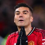 MANCHESTER, ANGLICKO – 15. DECEMBRA: Casemiro z Manchestru United reaguje počas zápasu Premier League medzi Manchestrom United a Bournemouthom na Old Trafford 15. decembra 2025 v Manchestri v Anglicku. (Foto: Robbie Jay Barratt - AMA/Getty Images)
