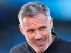 Jamie Carragher si vynútil ďalšie ospravedlnenie Chelsea po výbere Sky Sports Jamie Carragher pred televíznou kamerou