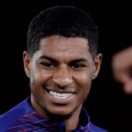 Marcus Rashford z FC Barcelona počas rozcvičky počas zápasu LaLiga EA Sports medzi FC Barcelona a CA Osasuna na olympijskom štadióne Lluis Companys