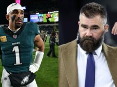 Jason Kelce sa ozýva pri zníženom ponáhľaní Jalena Hurtsa, keď sa útok Eagles rozprskne logo pochodového šialenstva