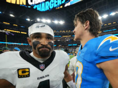 Jason Whitlock dáva jasne najavo svoje pocity, keď Justin Herbert dostal flak za rozhovor s Laurou Rutledgeovou logo pochodového šialenstva