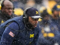 Jason Whitlock šokovane vypustil 2-slovnú správu, keď Sherrone Moore bol uväznený niekoľko hodín po tom, čo bol prepustený ako HC Michigan logo pochodového šialenstva