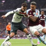 BIRMINGHAM, ANGLICKO - 6. OKTÓBER: Bruno Fernandes z Manchestru United a Morgan Rogers z Aston Villy bojujú o držanie lopty počas zápasu Premier League medzi Aston Villa FC a Manchester United FC vo Villa Parku 6. októbra 2024 v Birminghame v Anglicku. (Foto: Aston Villa/Aston Villa FC cez Getty Images)