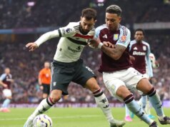 Je Aston Villa vs Man Utd v televízii? Podrobnosti o kanáli, štarte a priamom prenose BIRMINGHAM, ANGLICKO - 6. OKTÓBER: Bruno Fernandes z Manchestru United a Morgan Rogers z Aston Villy bojujú o držanie lopty počas zápasu Premier League medzi Aston Villa FC a Manchester United FC vo Villa Parku 6. októbra 2024 v Birminghame v Anglicku. (Foto: Aston Villa/Aston Villa FC cez Getty Images)