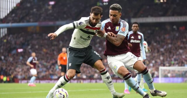 BIRMINGHAM, ANGLICKO - 6. OKTÓBER: Bruno Fernandes z Manchestru United a Morgan Rogers z Aston Villy bojujú o držanie lopty počas zápasu Premier League medzi Aston Villa FC a Manchester United FC vo Villa Parku 6. októbra 2024 v Birminghame v Anglicku. (Foto: Aston Villa/Aston Villa FC cez Getty Images)