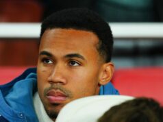 Je Gabriel pripravený hrať za Arsenal vs Brighton? Najnovší termín zranenia a nový termín FPL potvrdený Gabriel to sleduje z tribúny.