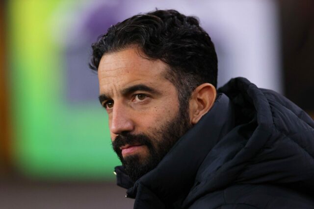 "Je to chlap, ktorý ide príkladom" "Je to chlap, ktorý ide príkladom"