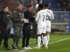 Jednota v šatni Realu Madrid, keď hráči stoja pevne za Xabi Alonsom Jednota v šatni Realu Madrid, keď hráči stoja pevne za Xabi Alonsom