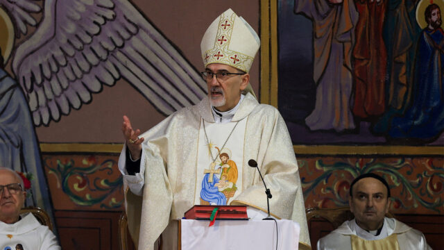 Jeruzalemský latinský patriarcha vedie vianočnú omšu v kostole v Gaze | Gaza
