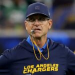 Jim Harbaugh po zatknutí osloví bývalého trénera Michiganu Sherrone Moorea