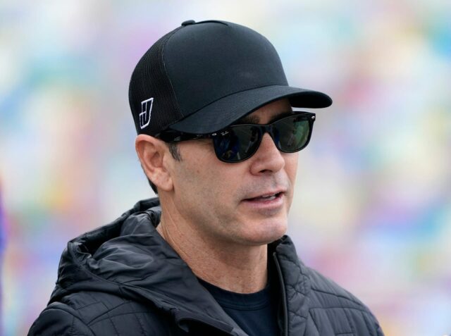 Jimmie Johnson vzdáva hold Rickovi Otisovi Hodgesovi po jeho smrti
