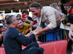 John Harbaugh neváha, keď dostane budúce uistenie od majiteľa Ravens Steva Bisciottiho logo pochodového šialenstva