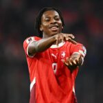 Jonan Manzambi z Freiburgu na radare PSG