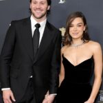 Josh Allen (na snímke s manželkou Hailee Steinfeld) je presvedčený, že do dokončenia svojho rozprávkového príbehu mu chýbajú mesiace.